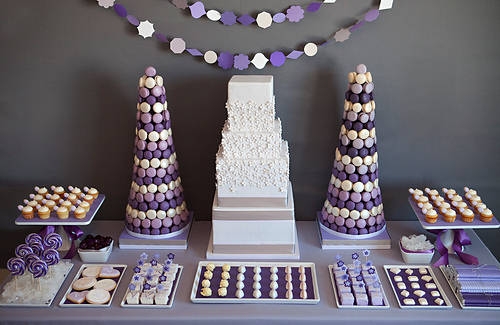 http://www.themacaronmaster.com/wp-content/uploads/2012/05/macaron-tower-for-wedding-c.jpg